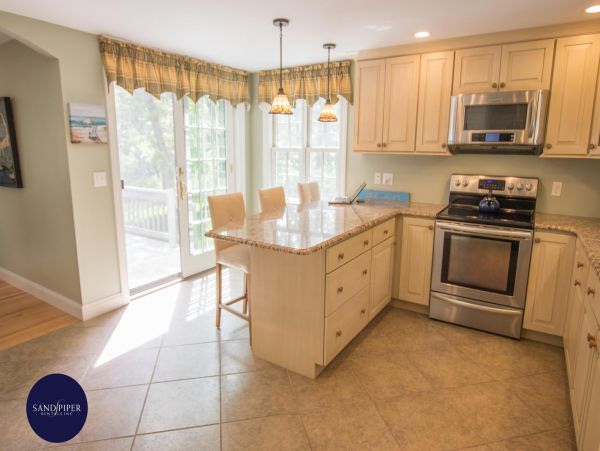 Cape Cod Home 994789