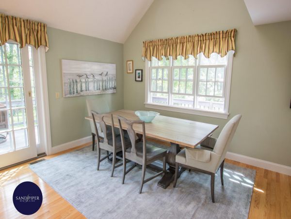 Cape Cod Home 994789