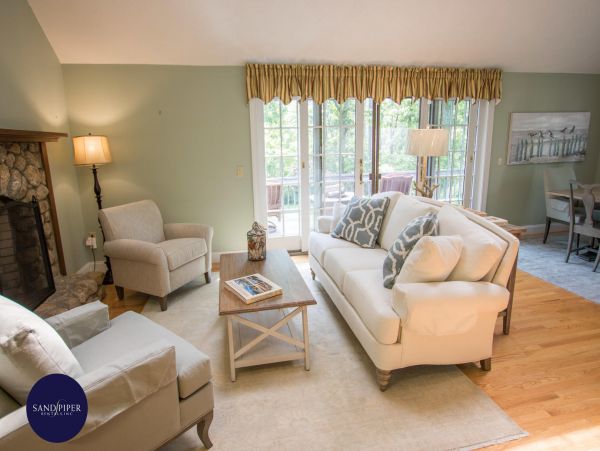 Cape Cod Home 994789