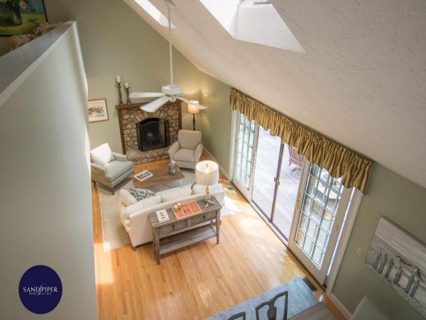 Cape Cod Home 994789