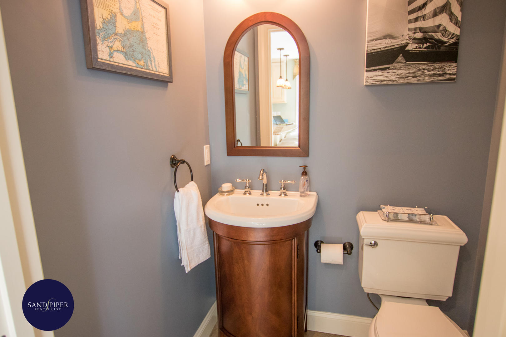 Cape Cod Home 994789