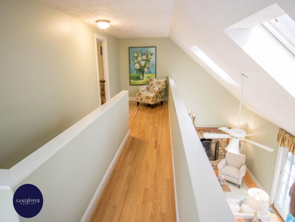 Cape Cod Home 994789