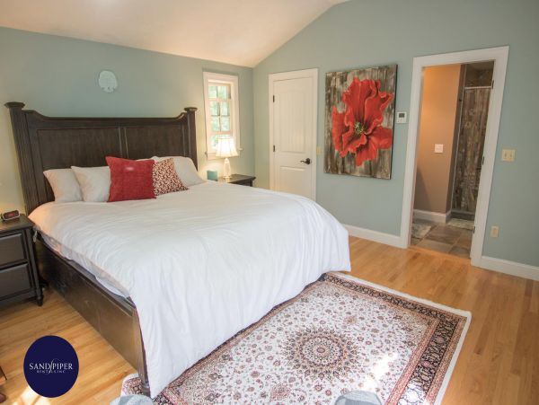 Cape Cod Home 994789
