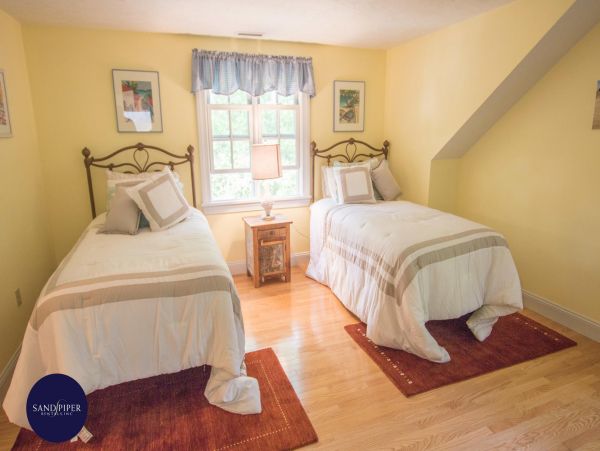 Cape Cod Home 994789