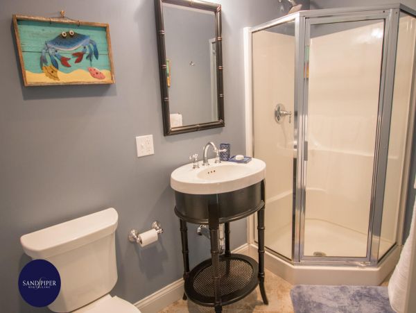 Cape Cod Home 994789