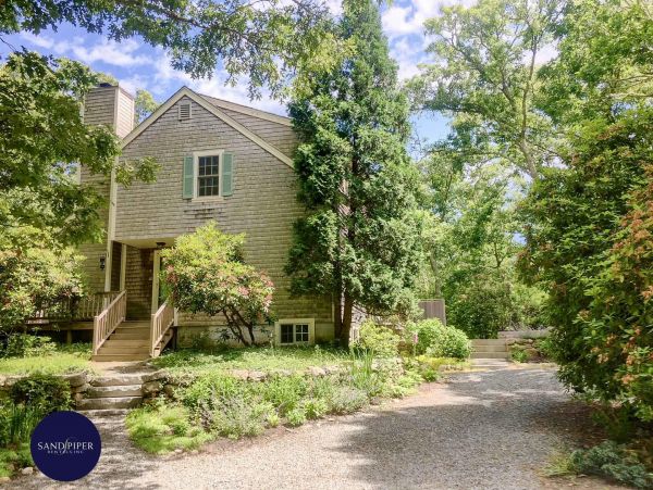 Cape Cod Home 994789