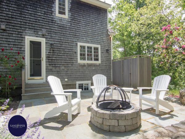 Cape Cod Home 994789
