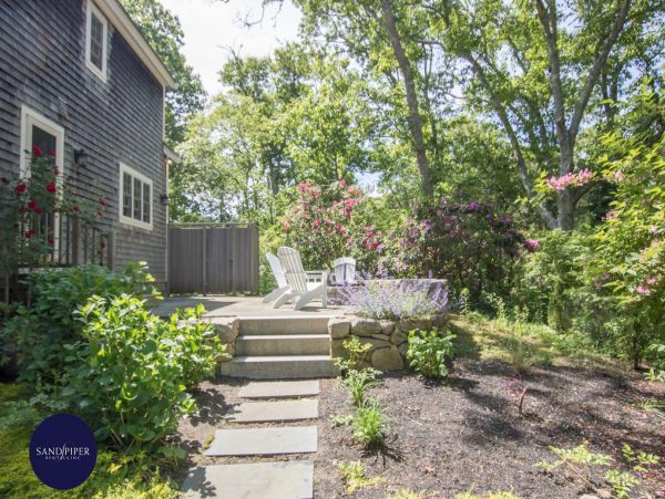 Cape Cod Home 994789