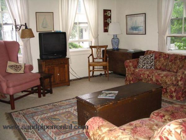 Cape Cod Home 994790