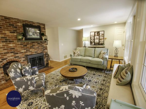 Cape Cod Home 994791