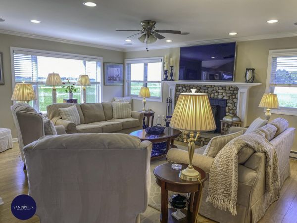 Cape Cod Home 994794