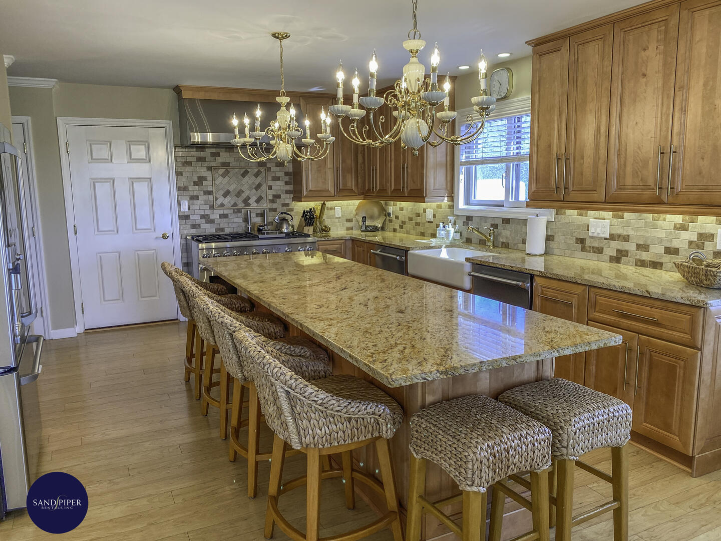 Cape Cod Home 994794