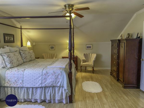 Cape Cod Home 994794