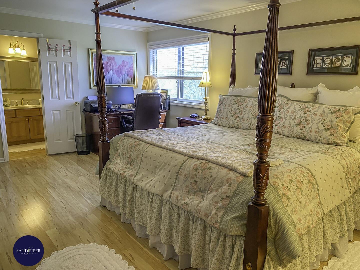 Cape Cod Home 994794