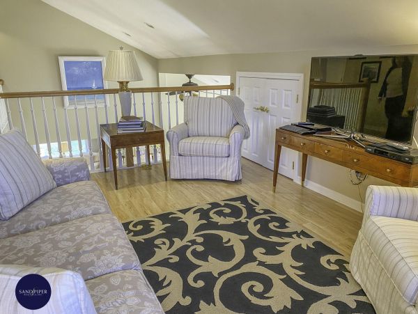 Cape Cod Home 994794