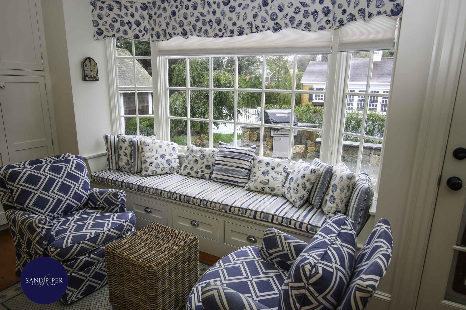 Cape Cod Home 994795