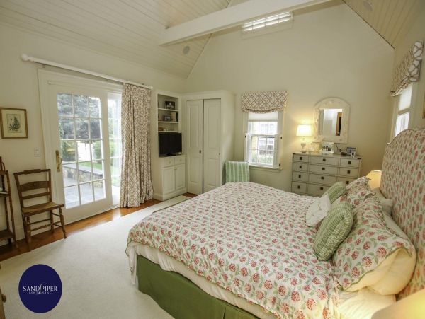 Cape Cod Home 994795