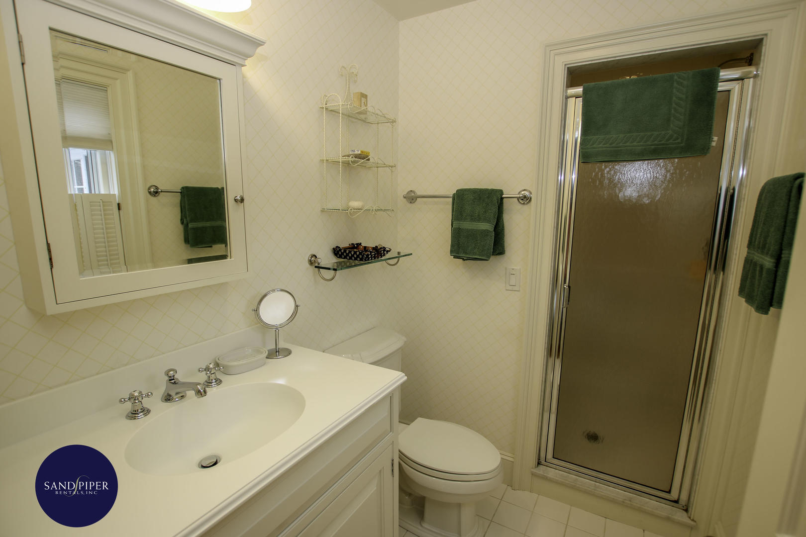 Cape Cod Home 994795