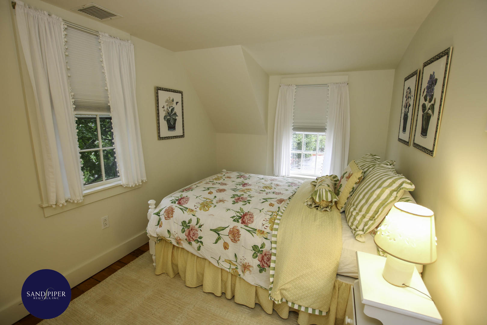 Cape Cod Home 994795