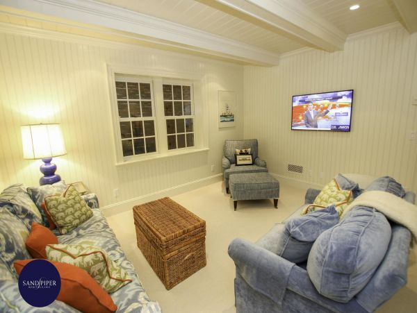 Cape Cod Home 994795