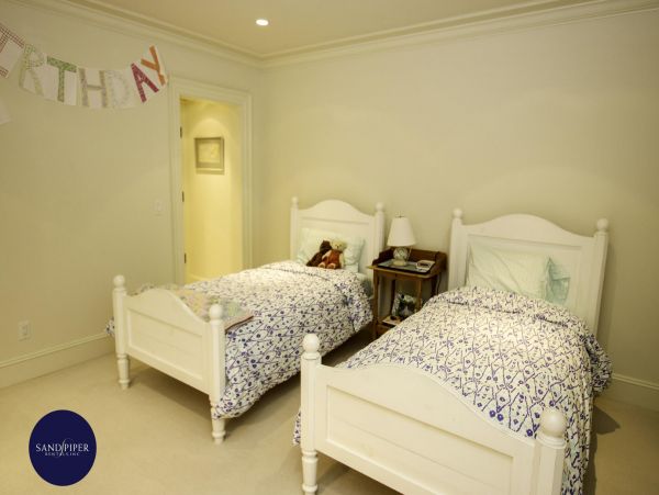 Cape Cod Home 994795