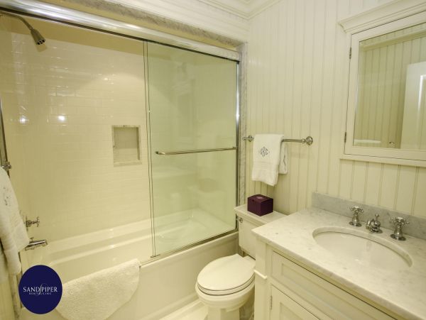 Cape Cod Home 994795