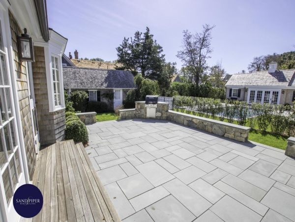 Cape Cod Home 994795
