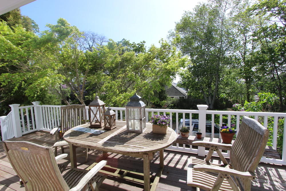 Cape Cod Home 994797