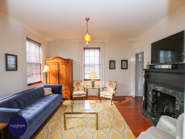 Cape Cod Home 994797