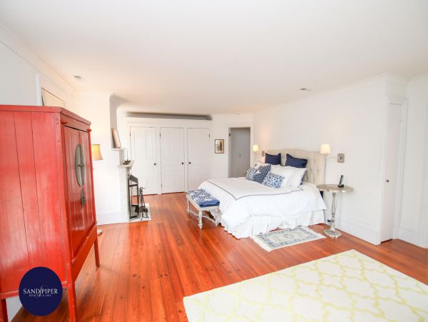 Cape Cod Home 994797