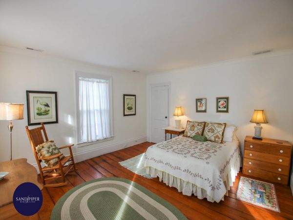 Cape Cod Home 994797