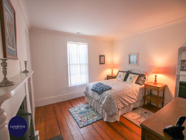Cape Cod Home 994797