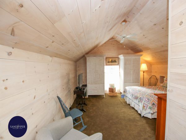 Cape Cod Home 994797