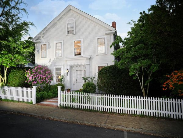 Cape Cod Home 994797