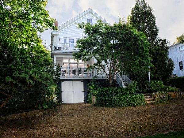 Cape Cod Home 994797