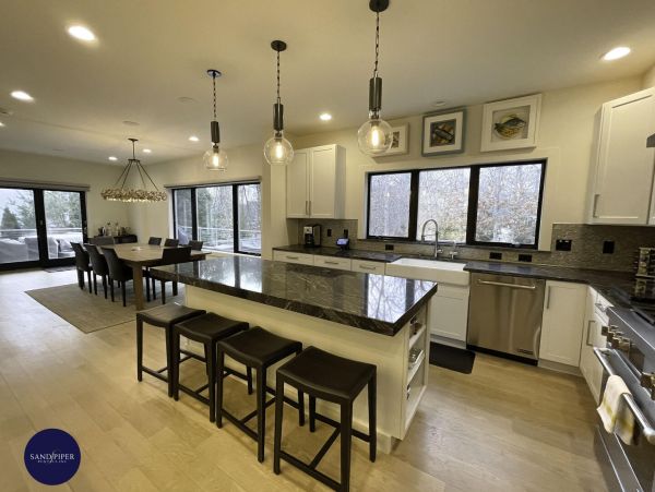 Cape Cod Home 994798
