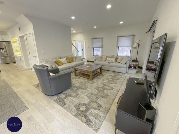 Cape Cod Home 994798