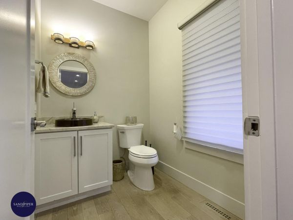 Cape Cod Home 994798