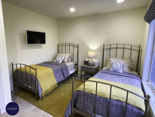 Cape Cod Home 994798