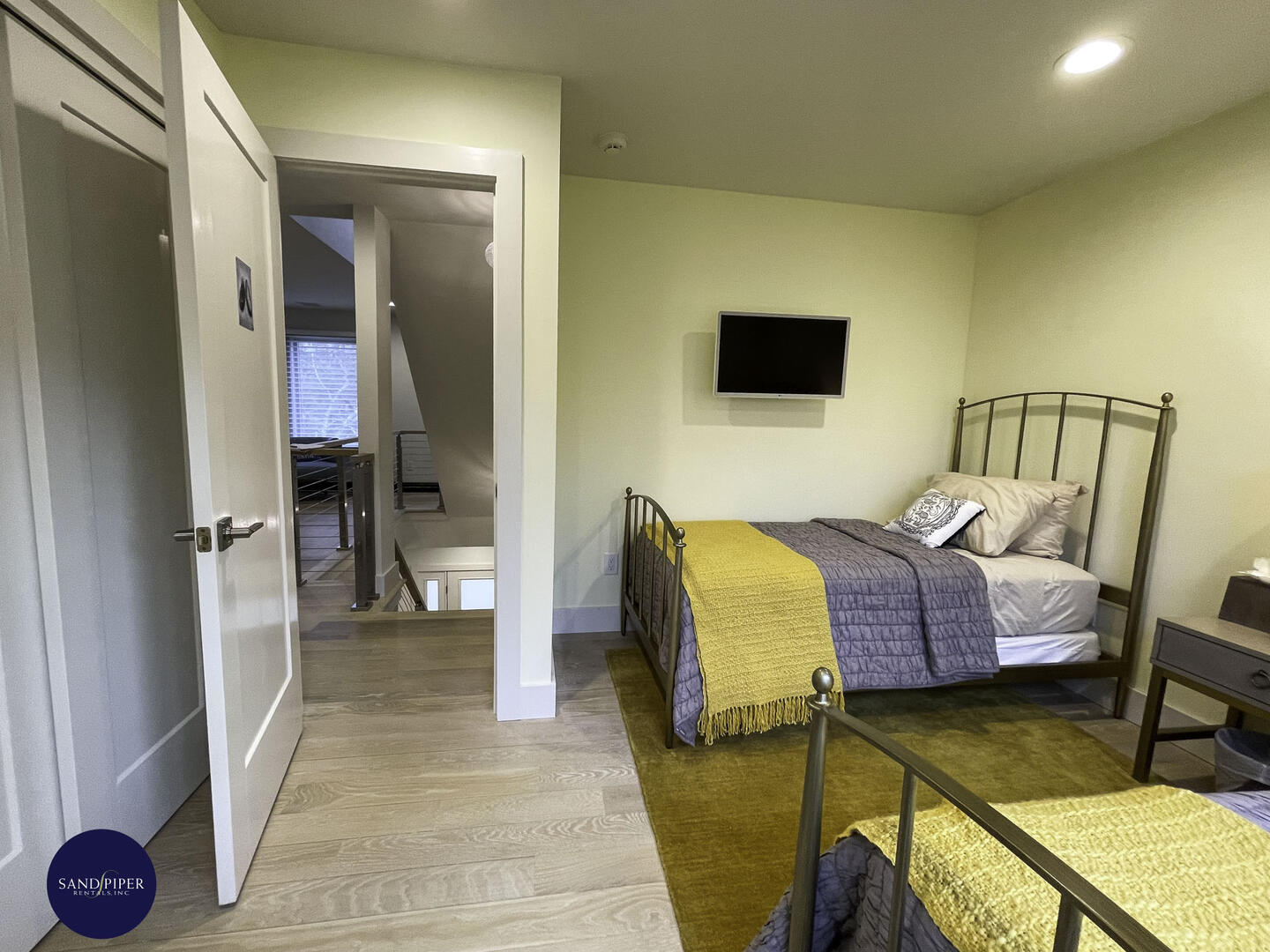 Cape Cod Home 994798