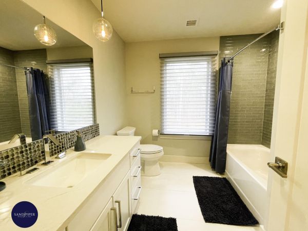 Cape Cod Home 994798