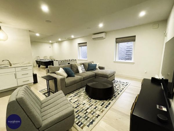Cape Cod Home 994798