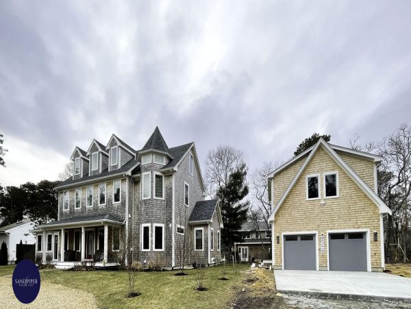 Cape Cod Home 994798