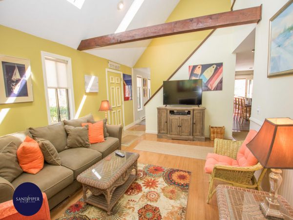 Cape Cod Home 994799