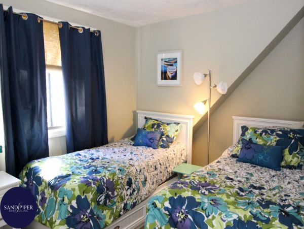 Cape Cod Home 994799
