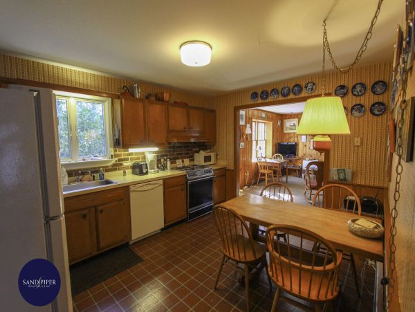 Cape Cod Home 994800
