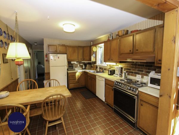 Cape Cod Home 994800