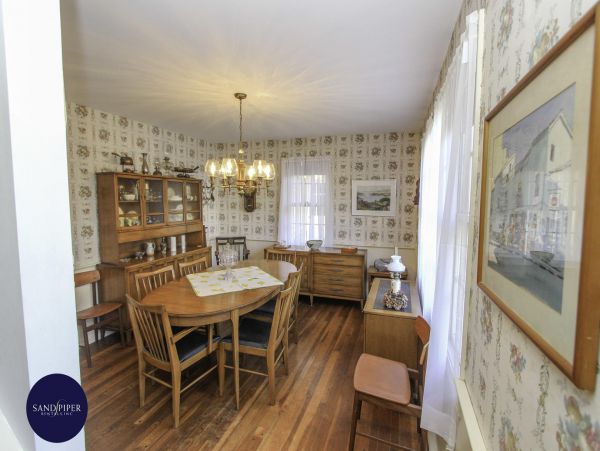 Cape Cod Home 994800