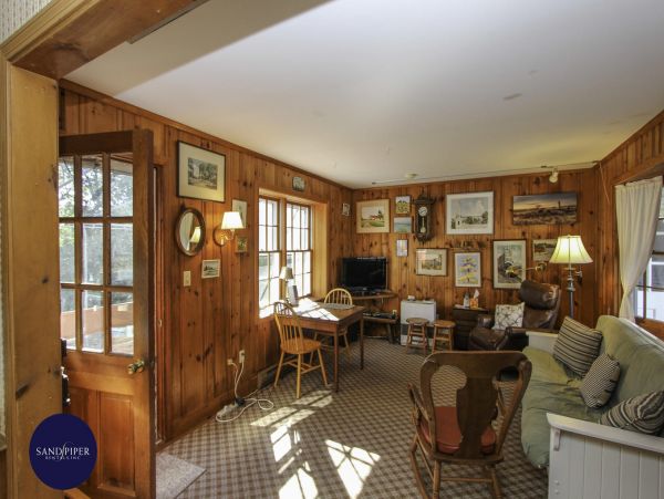 Cape Cod Home 994800