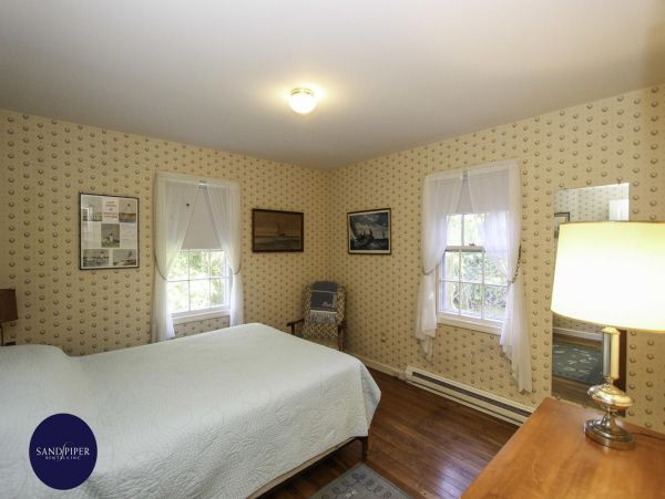 Cape Cod Home 994800